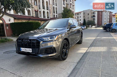 Внедорожник / Кроссовер Audi Q7 2022 в 