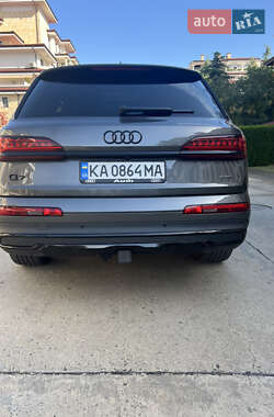Внедорожник / Кроссовер Audi Q7 2022 в 
