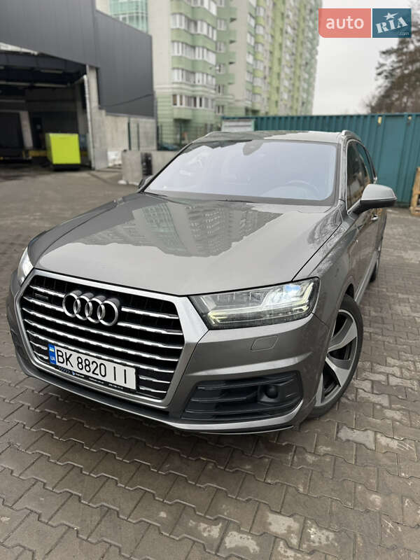 Позашляховик / Кросовер Audi Q7 2015 в 
