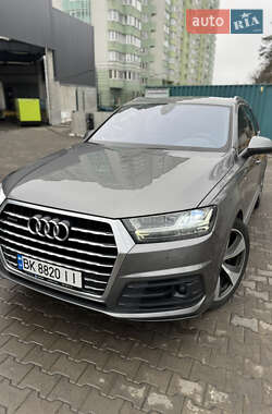 Позашляховик / Кросовер Audi Q7 2015 в 