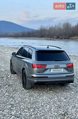 Внедорожник / Кроссовер Audi Q7 2016 в 