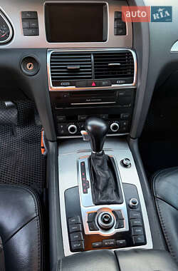 Позашляховик / Кросовер Audi Q7 2010 в 