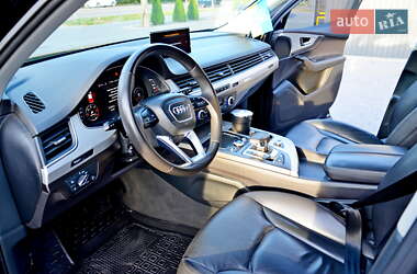 Внедорожник / Кроссовер Audi Q7 2017 в 