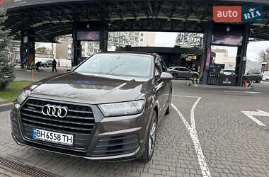 Позашляховик / Кросовер Audi Q7 2016 в 