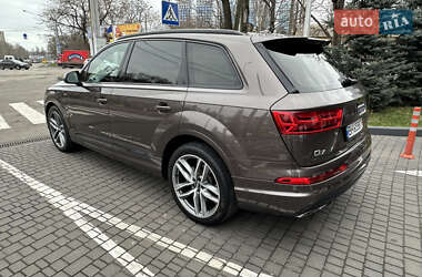 Позашляховик / Кросовер Audi Q7 2016 в 