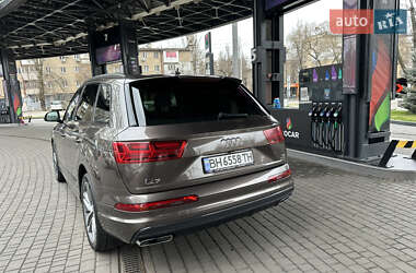 Позашляховик / Кросовер Audi Q7 2016 в 