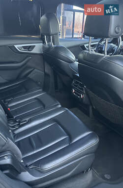Позашляховик / Кросовер Audi Q7 2016 в 
