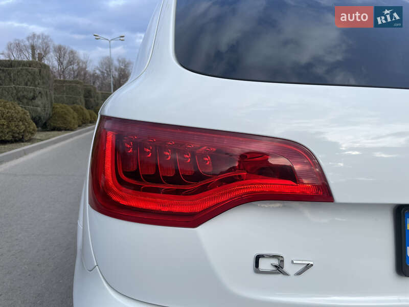 Позашляховик / Кросовер Audi Q7 2014 в Дніпрі