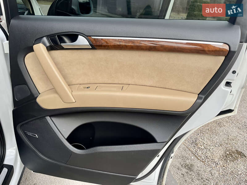Позашляховик / Кросовер Audi Q7 2014 в Дніпрі