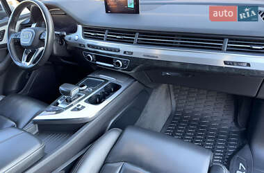 Внедорожник / Кроссовер Audi Q7 2015 в 