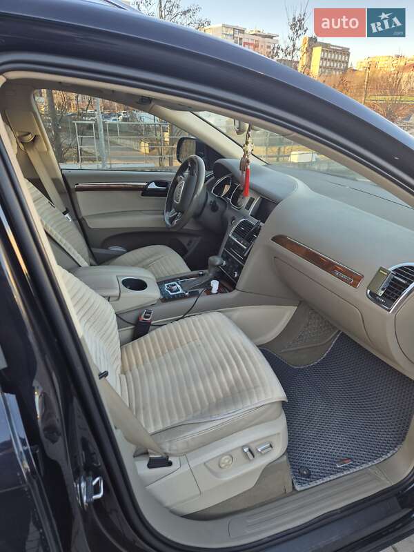 Внедорожник / Кроссовер Audi Q7 2013 в Черновцах