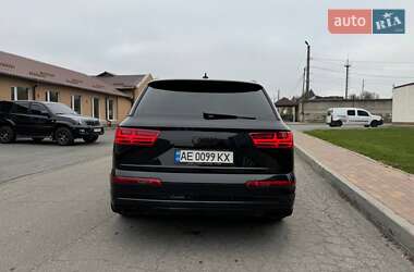 Внедорожник / Кроссовер Audi Q7 2016 в 