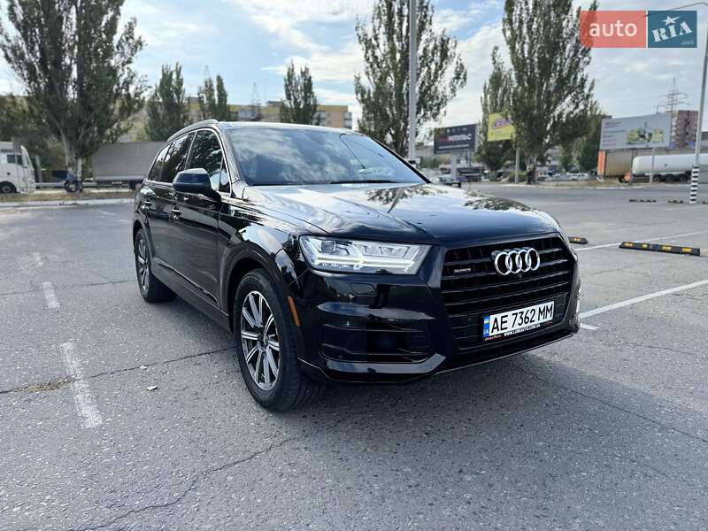 Позашляховик / Кросовер Audi Q7 2017 в Дніпрі