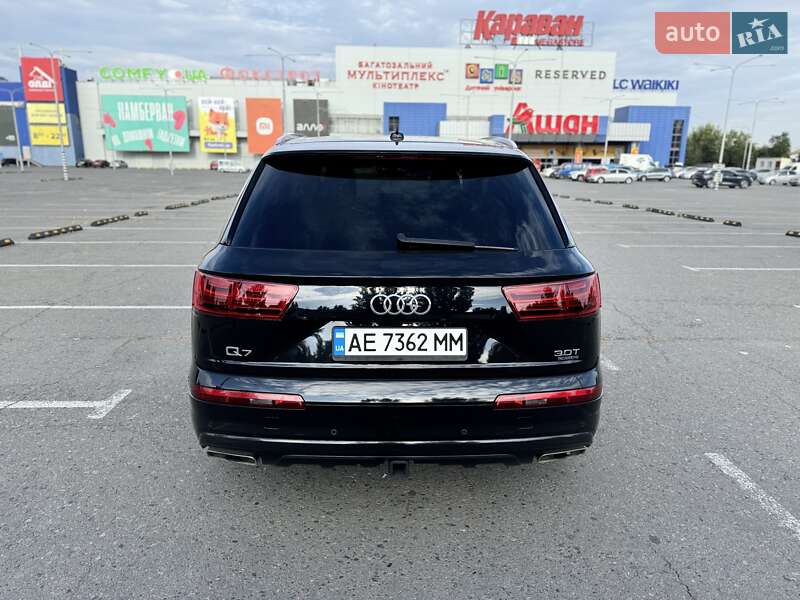 Позашляховик / Кросовер Audi Q7 2017 в Дніпрі