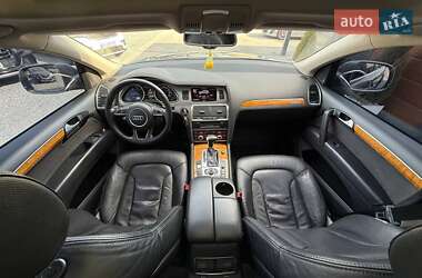 Позашляховик / Кросовер Audi Q7 2013 в 