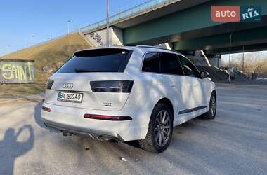 Внедорожник / Кроссовер Audi Q7 2017 в 