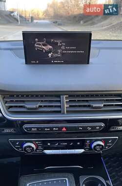 Внедорожник / Кроссовер Audi Q7 2017 в 