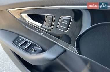 Внедорожник / Кроссовер Audi Q7 2017 в 