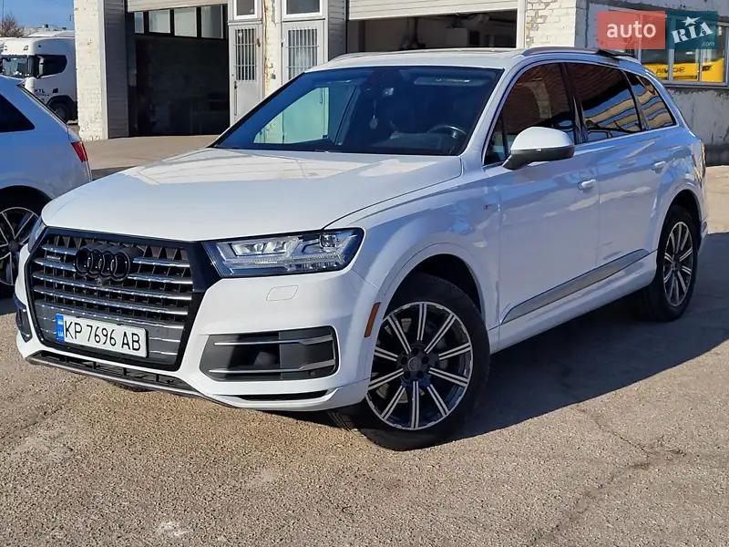 Внедорожник / Кроссовер Audi Q7 2016 в 