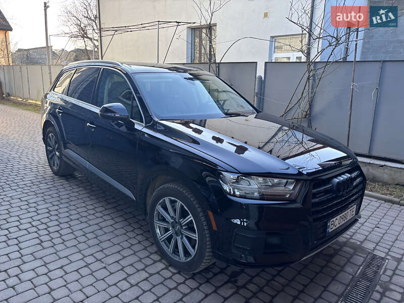 Позашляховик / Кросовер Audi Q7 2018 в 