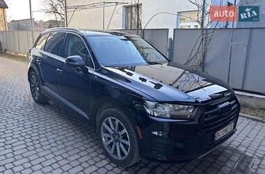Позашляховик / Кросовер Audi Q7 2018 в 