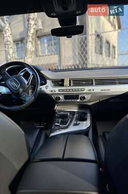 Позашляховик / Кросовер Audi Q7 2017 в 