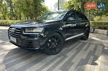Внедорожник / Кроссовер Audi Q7 2016 в 