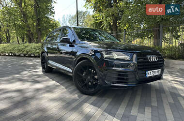 Внедорожник / Кроссовер Audi Q7 2016 в 