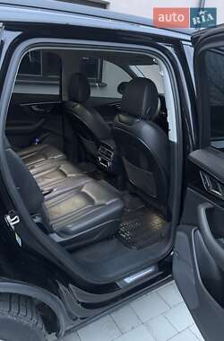 Позашляховик / Кросовер Audi Q7 2015 в 