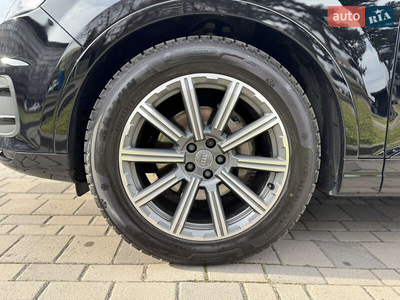 Внедорожник / Кроссовер Audi Q7 2017 в Днепре