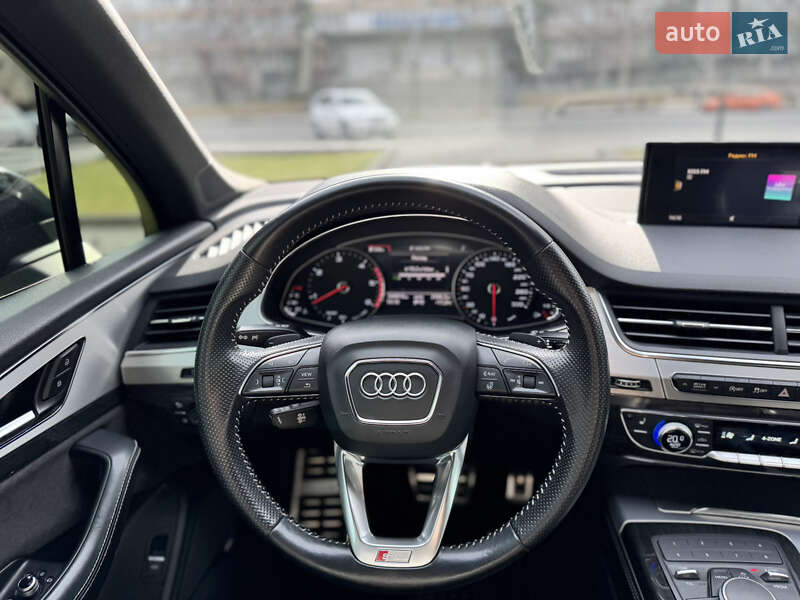 Внедорожник / Кроссовер Audi Q7 2017 в Днепре