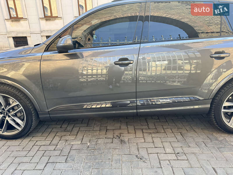 Внедорожник / Кроссовер Audi Q7 2018 в Черновцах