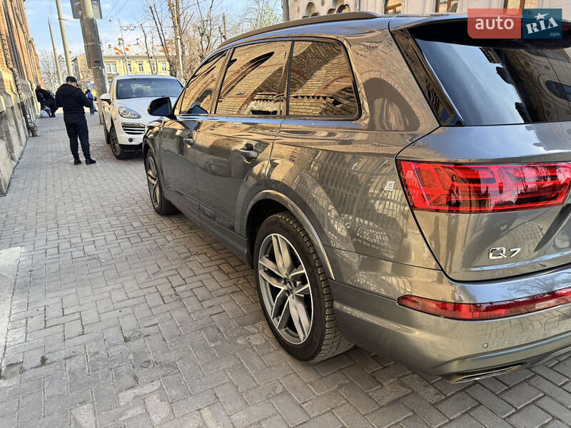 Внедорожник / Кроссовер Audi Q7 2018 в Черновцах