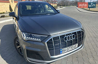 Внедорожник / Кроссовер Audi Q7 2020 в 
