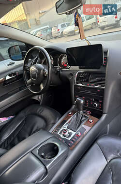 Внедорожник / Кроссовер Audi Q7 2011 в 