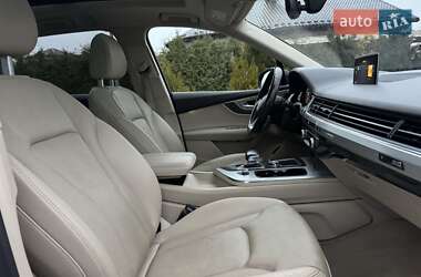Внедорожник / Кроссовер Audi Q7 2016 в 