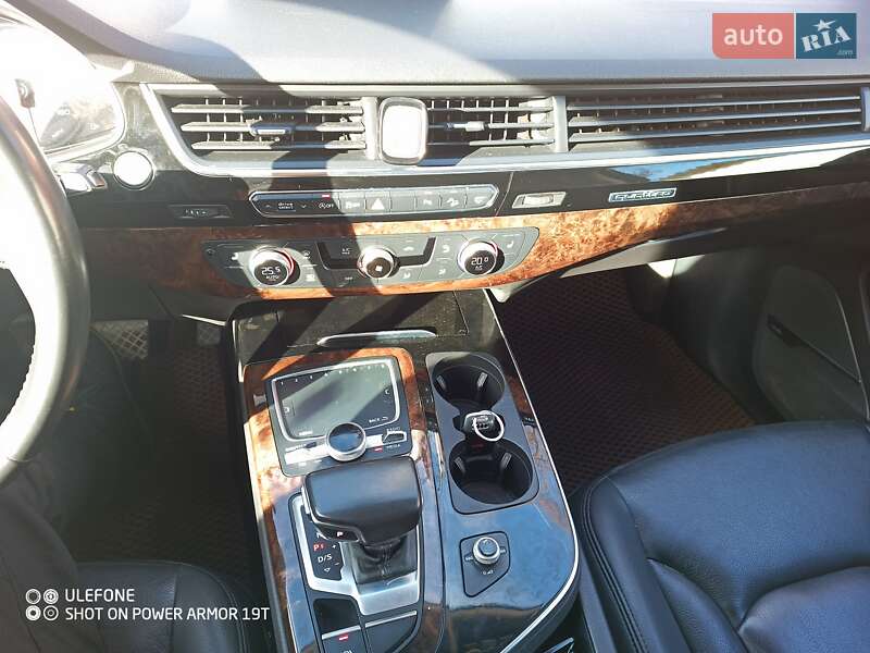 Позашляховик / Кросовер Audi Q7 2018 в Волочиську