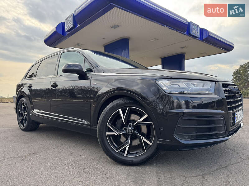 Внедорожник / Кроссовер Audi Q7 2015 в Дубно