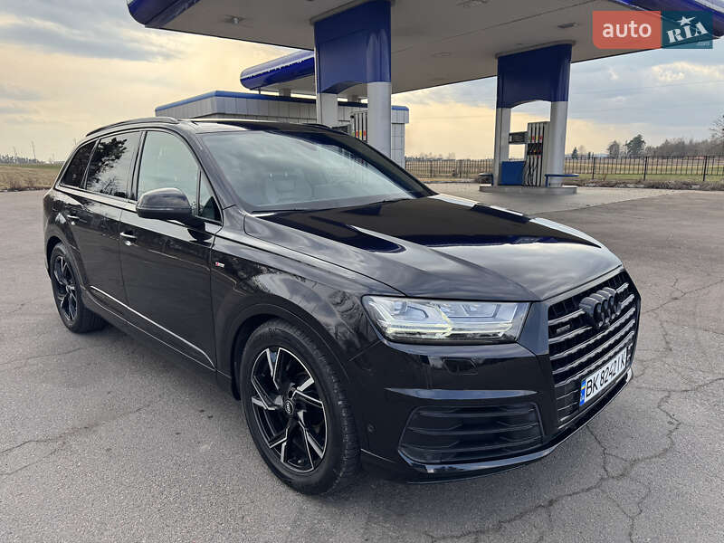 Внедорожник / Кроссовер Audi Q7 2015 в Дубно