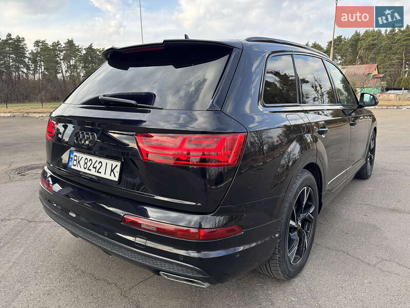 Внедорожник / Кроссовер Audi Q7 2015 в Дубно