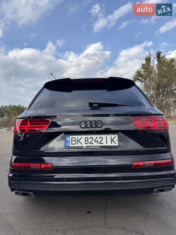 Внедорожник / Кроссовер Audi Q7 2015 в Дубно