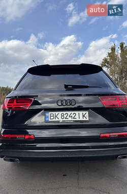 Внедорожник / Кроссовер Audi Q7 2015 в Дубно