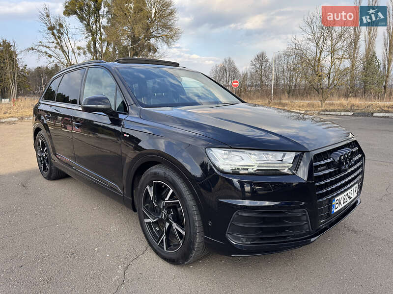 Внедорожник / Кроссовер Audi Q7 2015 в Дубно