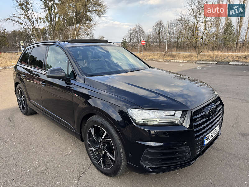 Внедорожник / Кроссовер Audi Q7 2015 в Дубно