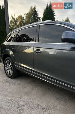 Позашляховик / Кросовер Audi Q7 2015 в 
