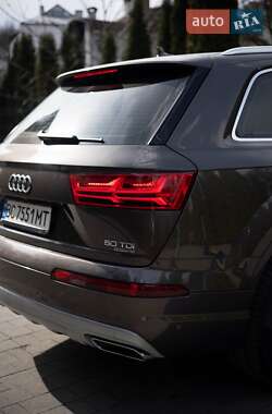 Позашляховик / Кросовер Audi Q7 2018 в 