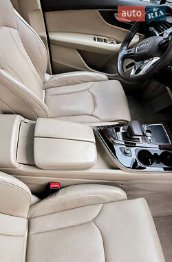 Позашляховик / Кросовер Audi Q7 2018 в 