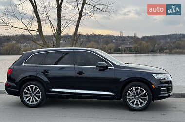 Внедорожник / Кроссовер Audi Q7 2016 в 