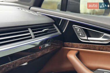Внедорожник / Кроссовер Audi Q7 2016 в 