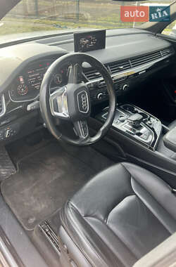 Позашляховик / Кросовер Audi Q7 2017 в 